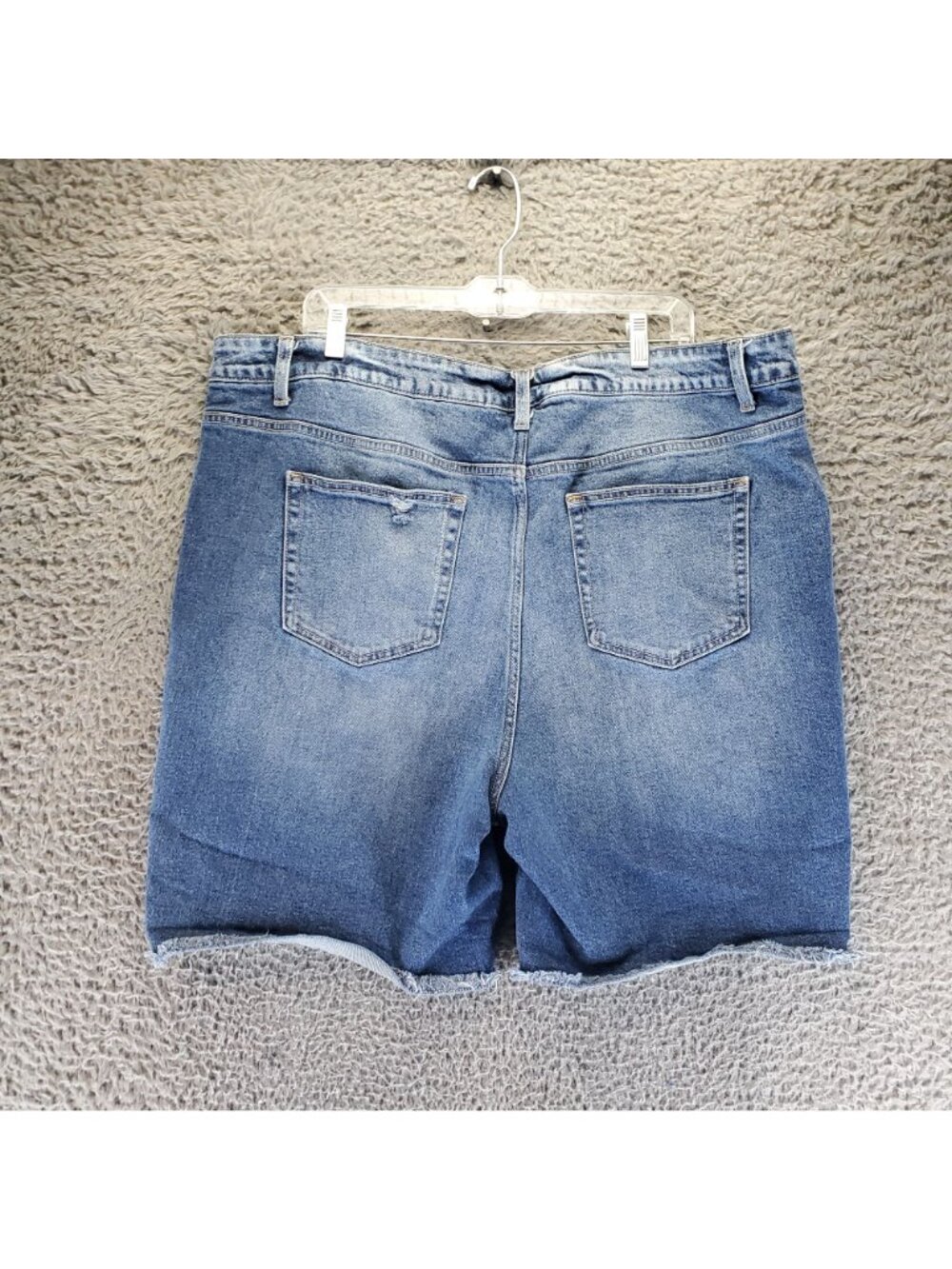 Terra & Sky Shorts Womens 22W Blue Midwash Distressed Raw Hem Stretch Denim - Picture 11 of 12